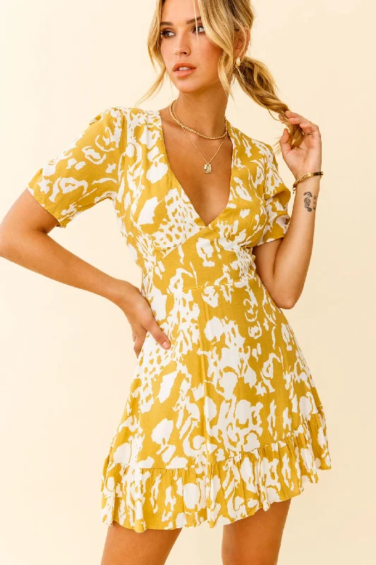 Lace cocktail dress-Georgina Ruched Sleeve Tea Dress Stencil Print Mustard